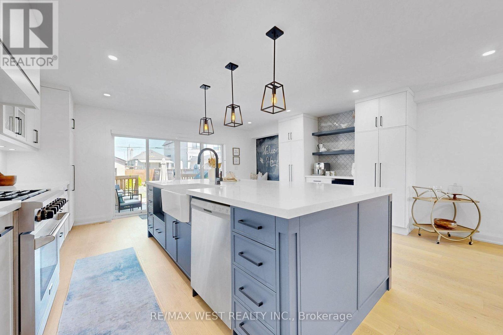 972 Castlefield Avenue, Toronto, ON