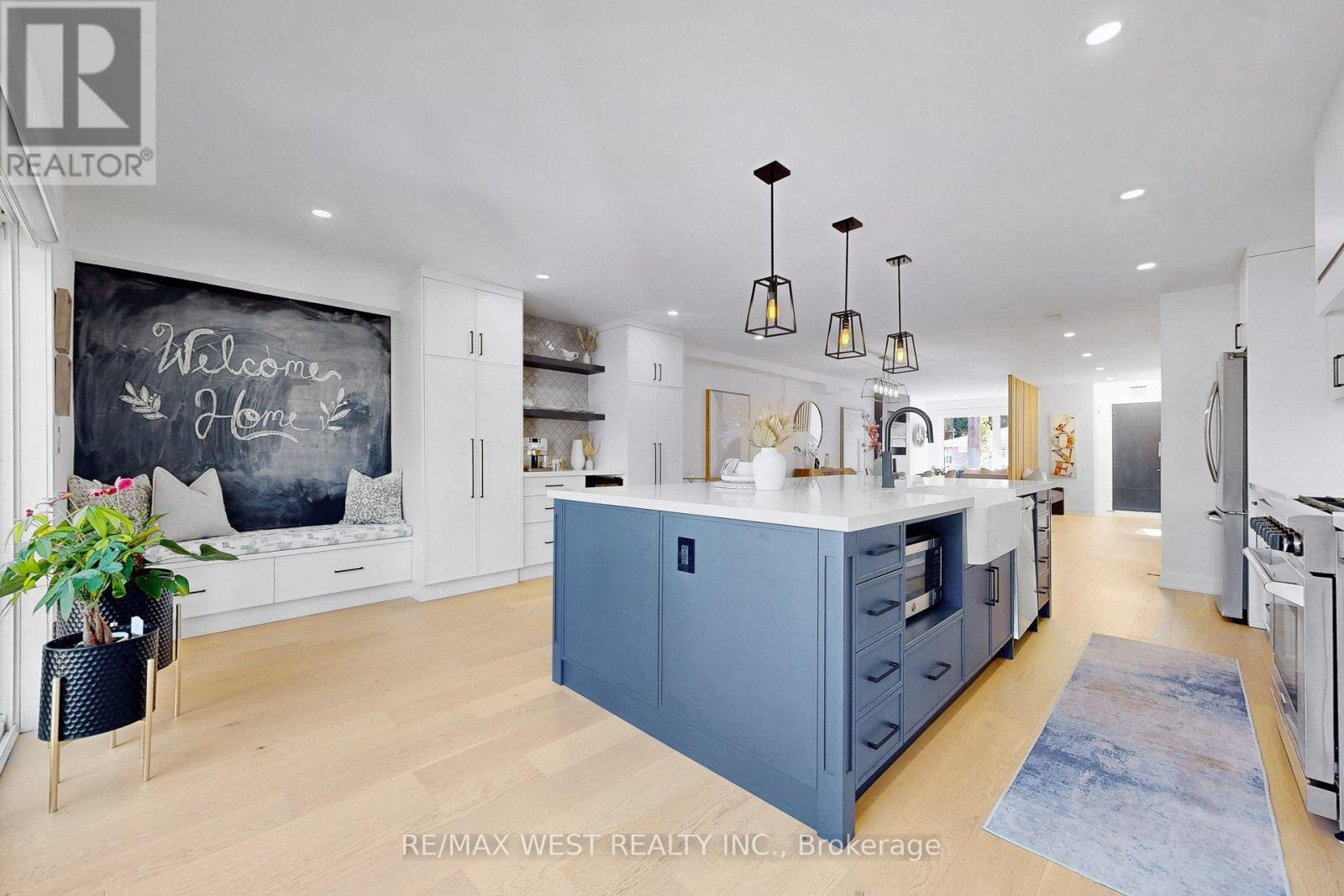 972 Castlefield Avenue, Toronto, ON