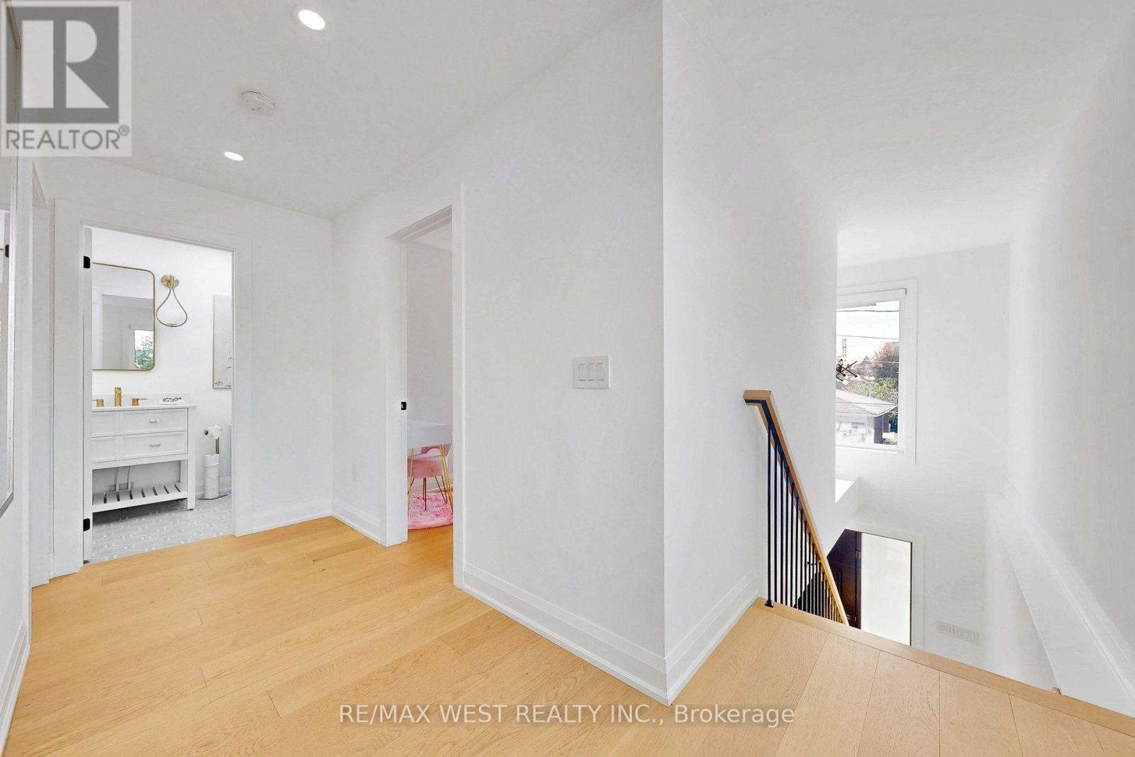 972 Castlefield Avenue, Toronto, ON