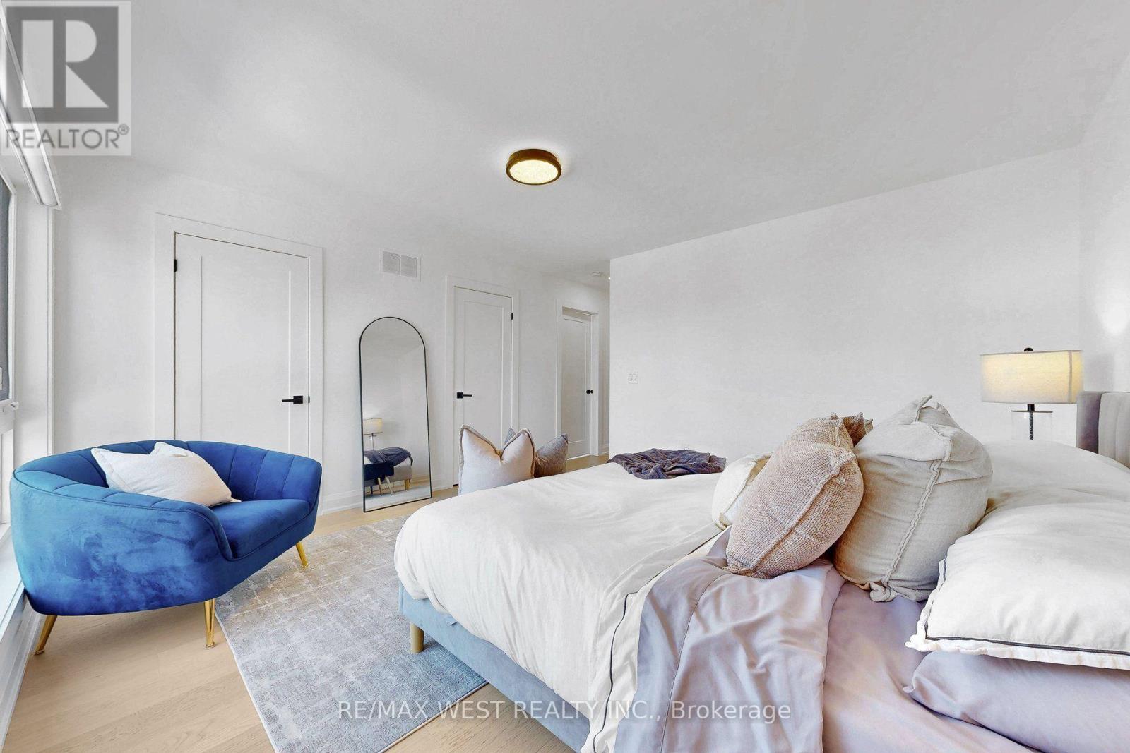 972 Castlefield Avenue, Toronto, ON