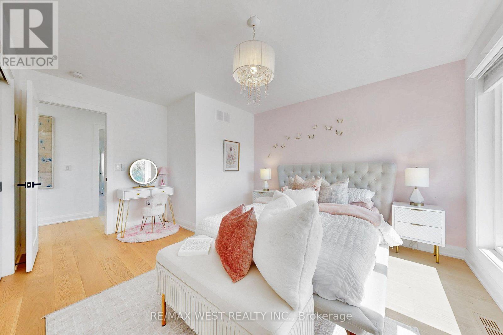 972 Castlefield Avenue, Toronto, ON