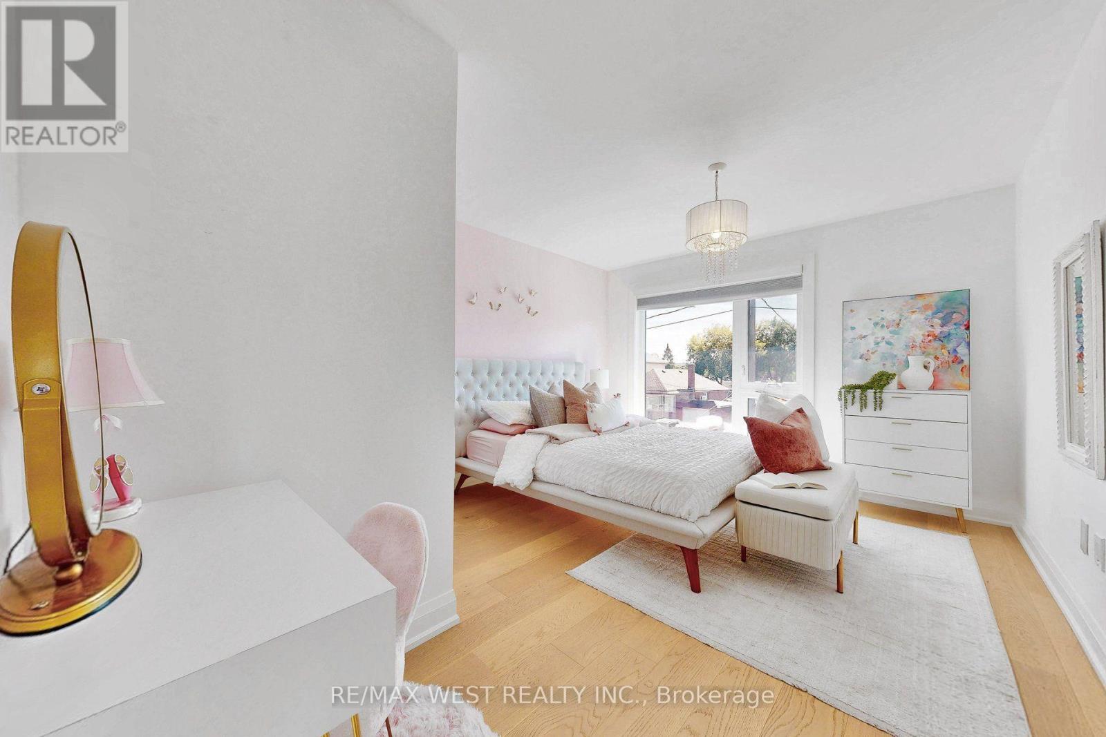 972 Castlefield Avenue, Toronto, ON