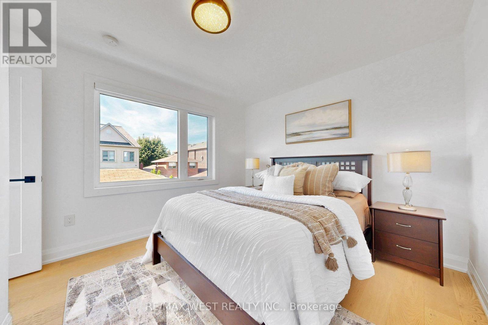 972 Castlefield Avenue, Toronto, ON