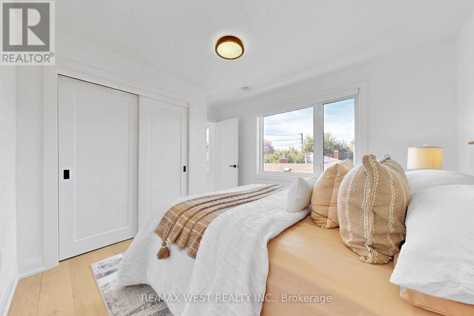 972 Castlefield Avenue, Toronto, ON