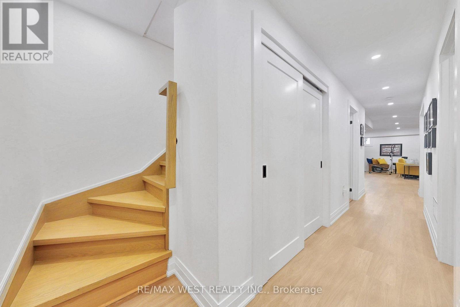 972 Castlefield Avenue, Toronto, ON