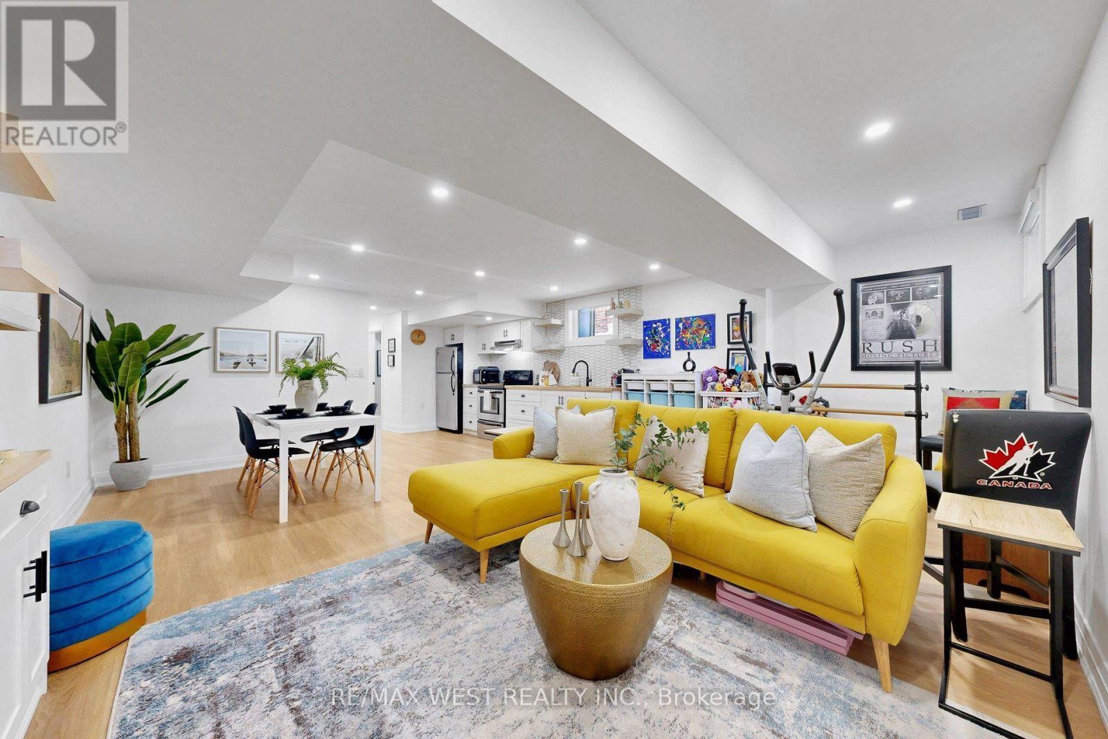972 Castlefield Avenue, Toronto, ON