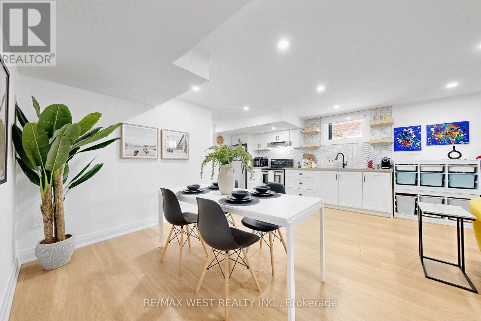 972 Castlefield Avenue, Toronto, ON