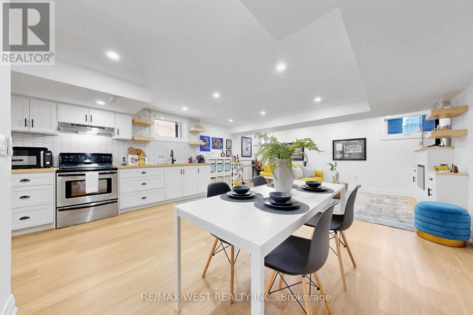 972 Castlefield Avenue, Toronto, ON
