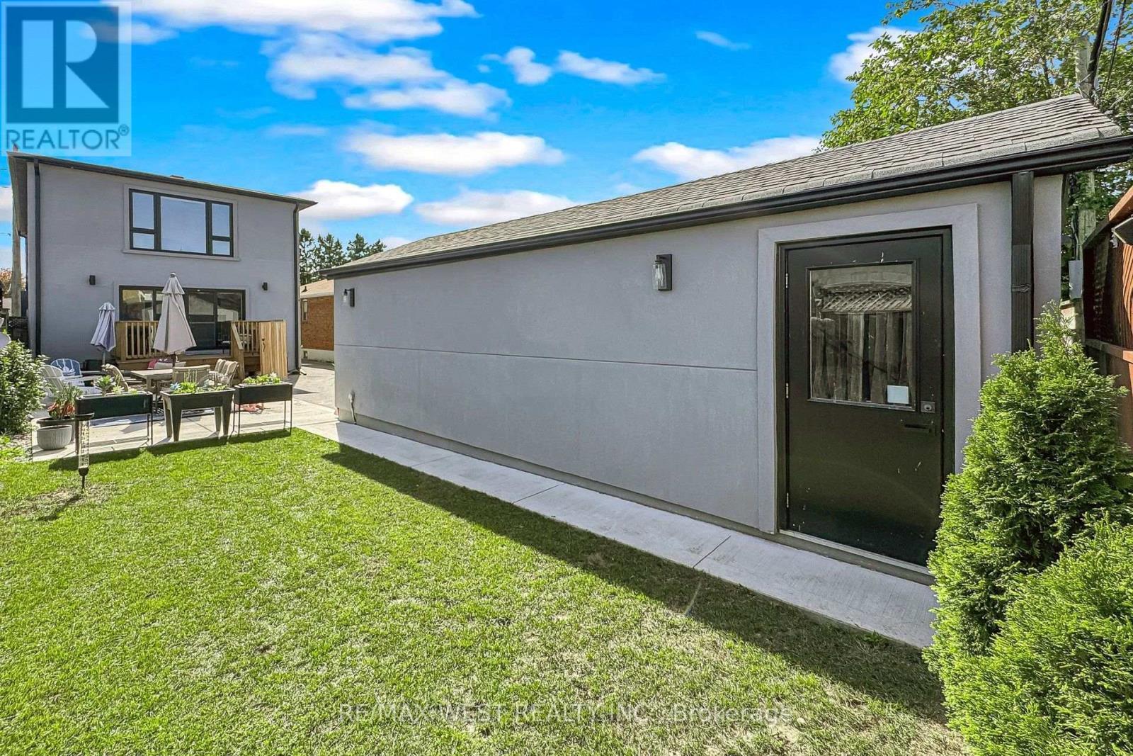 972 Castlefield Avenue, Toronto, ON