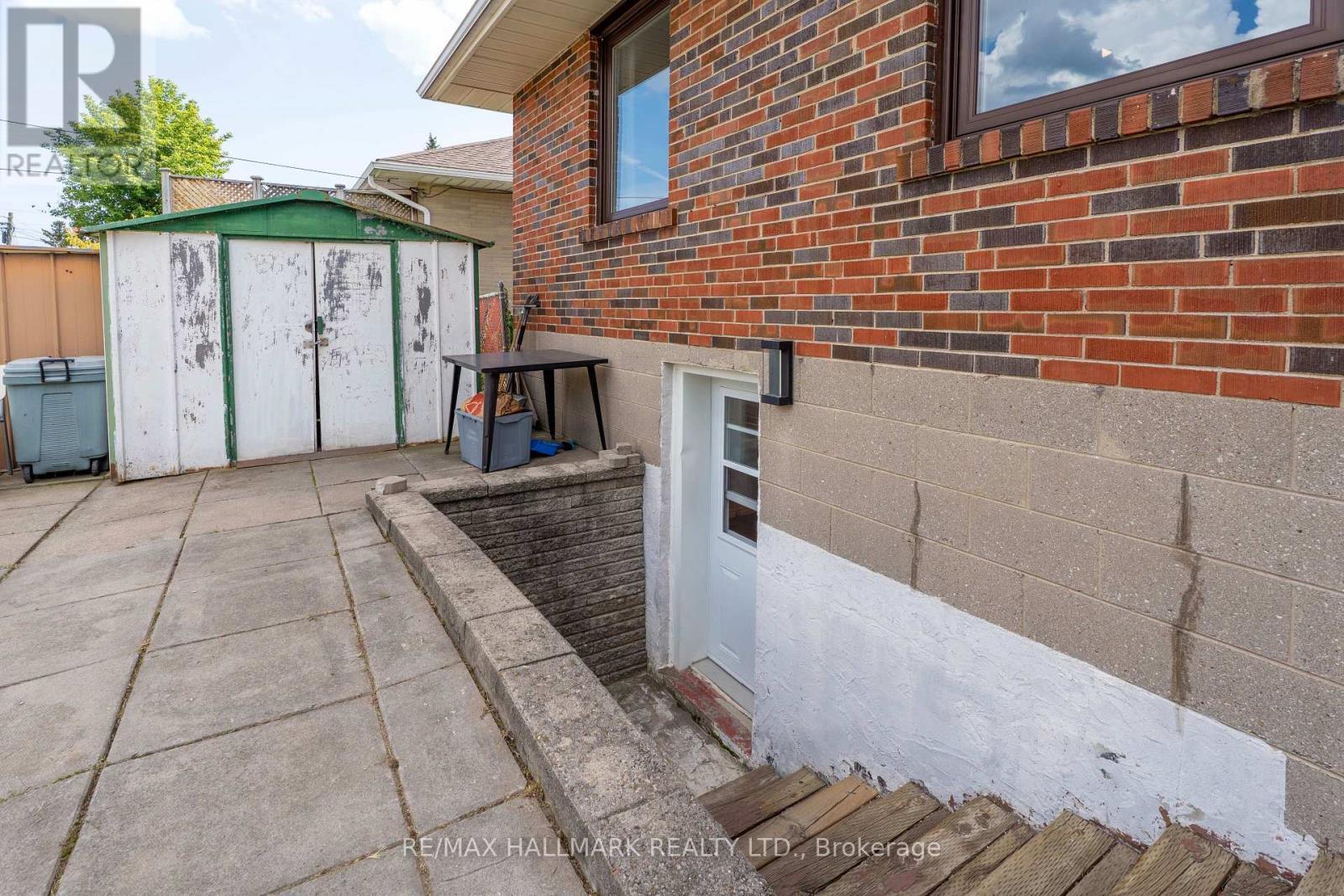 1557 Pharmacy Avenue, Toronto, ON