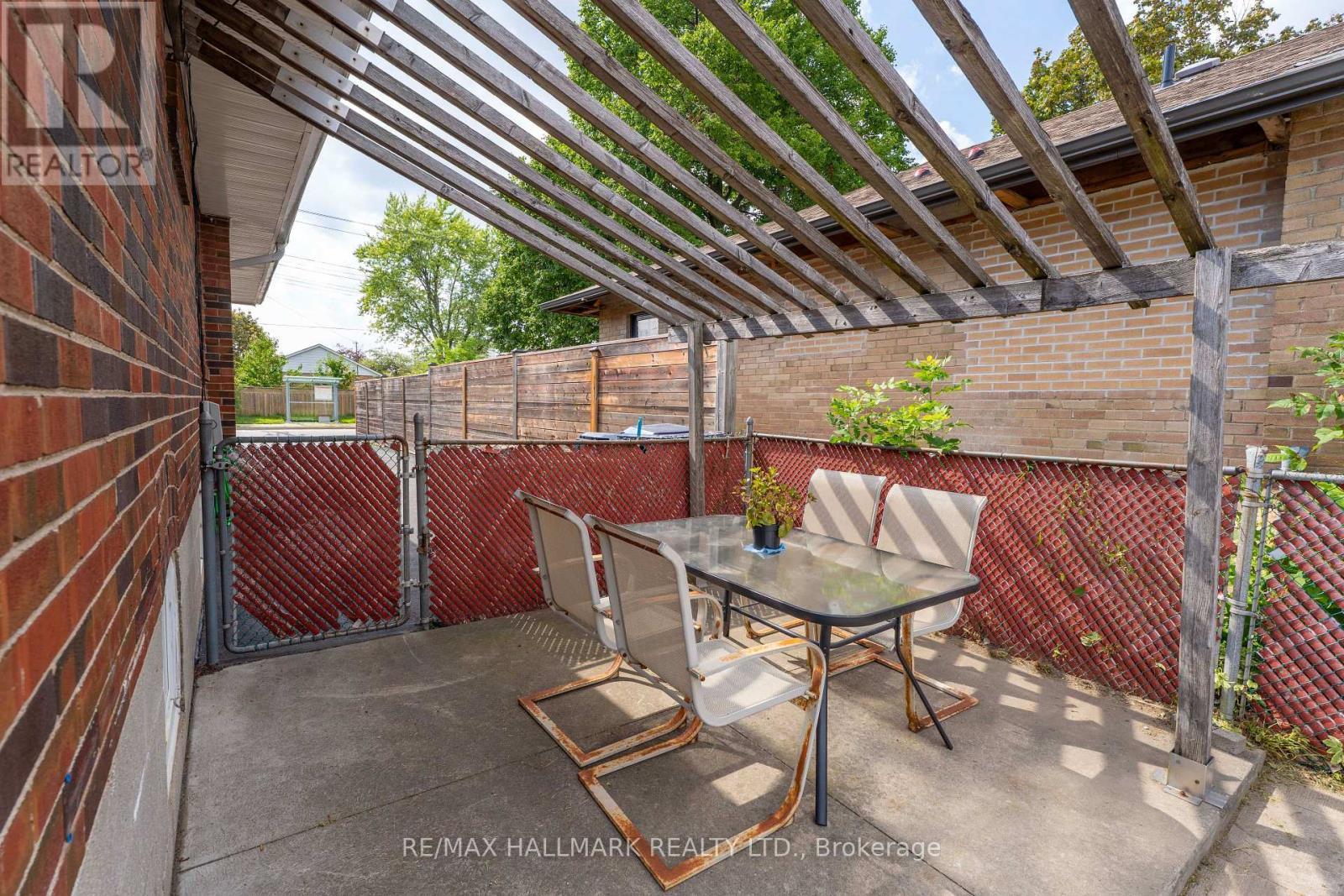 1557 Pharmacy Avenue, Toronto, ON