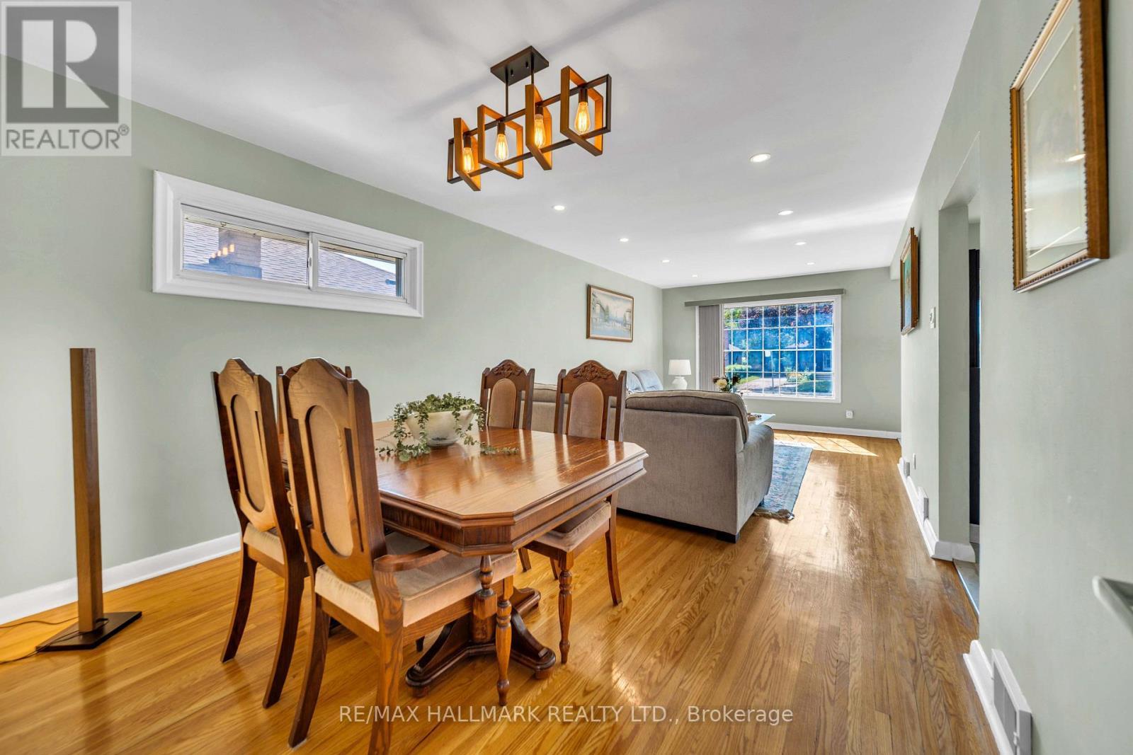 1557 Pharmacy Avenue, Toronto, ON