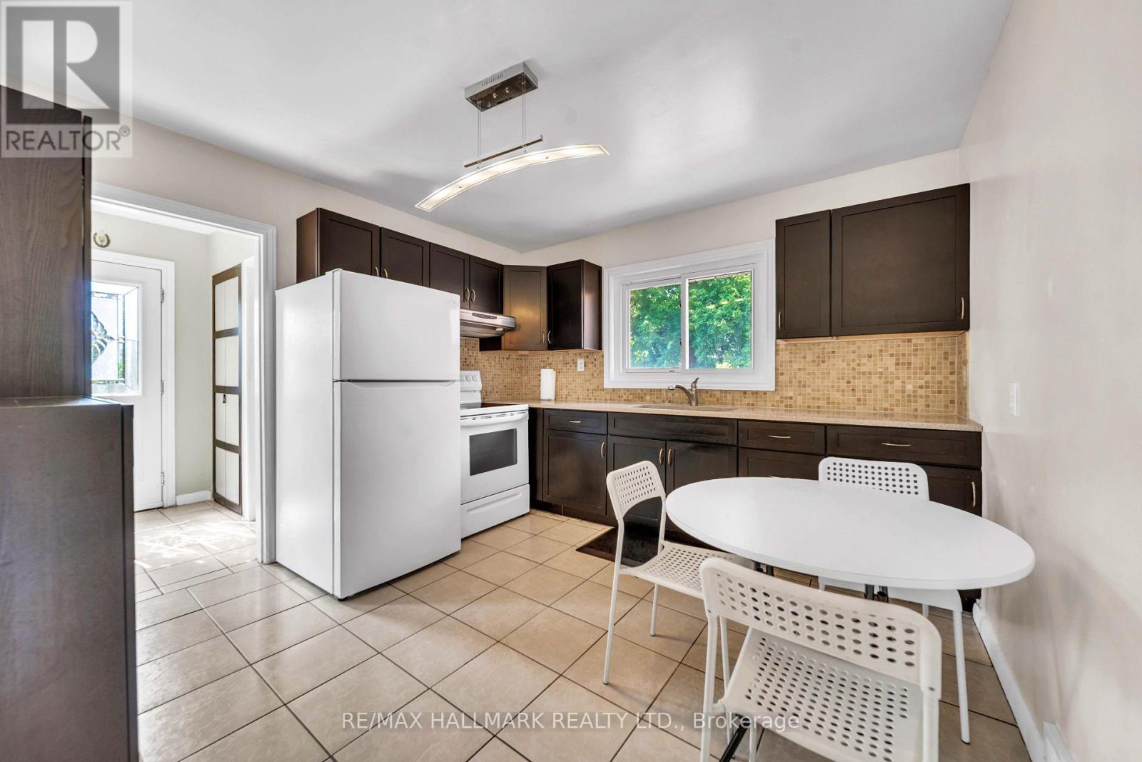 1557 Pharmacy Avenue, Toronto, ON