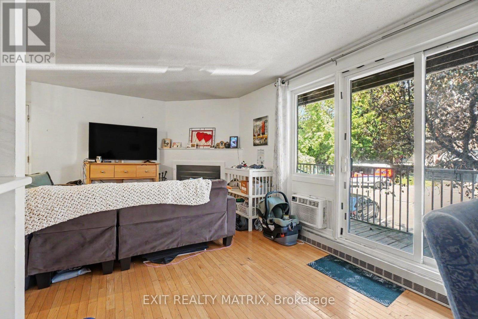 302 - 1589 St. Bernard Street, Ottawa, ON