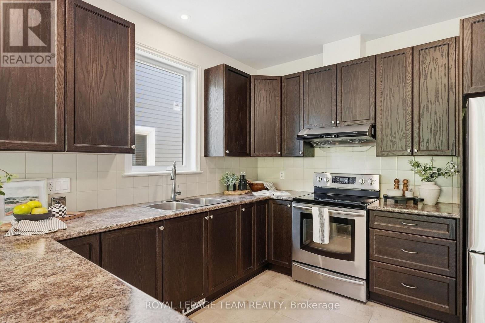 708 Eagle Crest Heights, Ottawa, ON