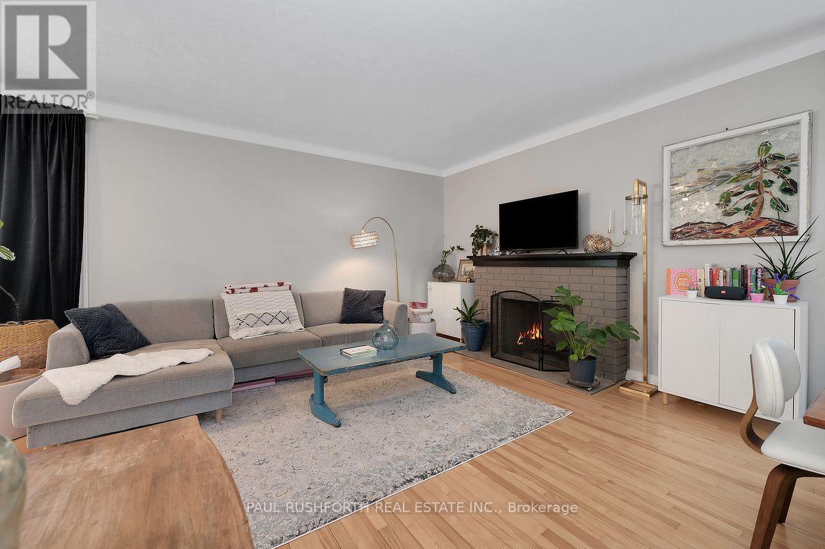 Living Room - 1300 Field Street, Ottawa, ON