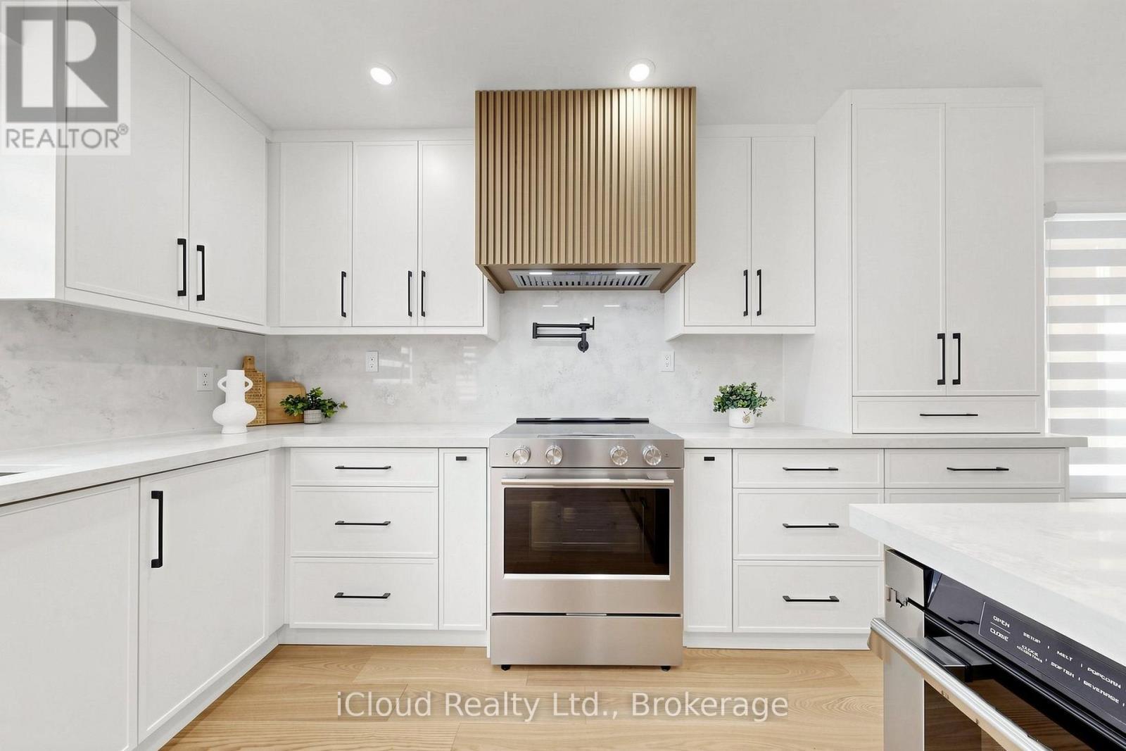 15 San Marko Place, Vaughan, ON