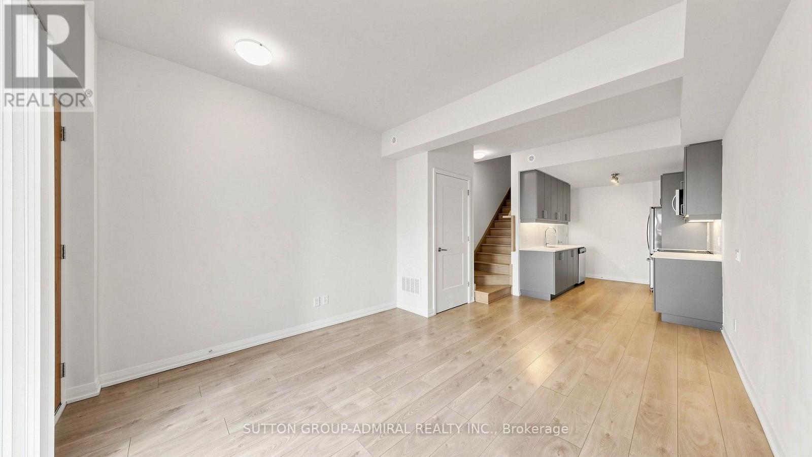 Th 42 - 1020 Portage Parkway, Vaughan, ON