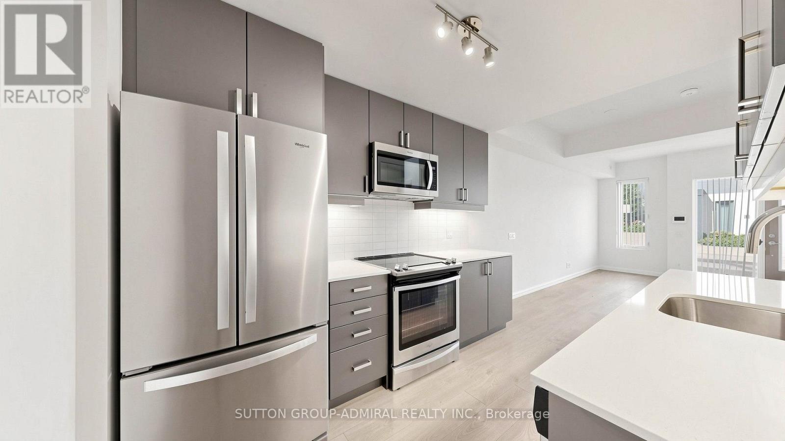 Th 42 - 1020 Portage Parkway, Vaughan, ON