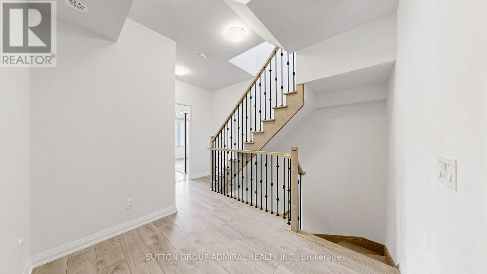 Th 42 - 1020 Portage Parkway, Vaughan, ON