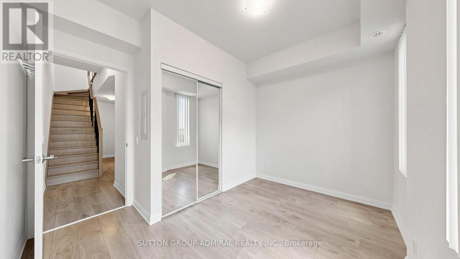 Th 42 - 1020 Portage Parkway, Vaughan, ON