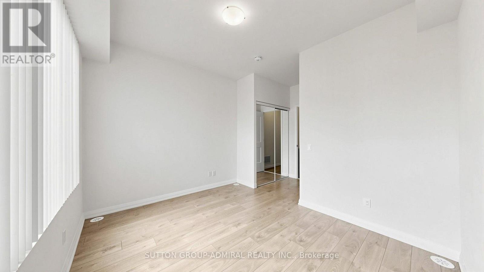Th 42 - 1020 Portage Parkway, Vaughan, ON