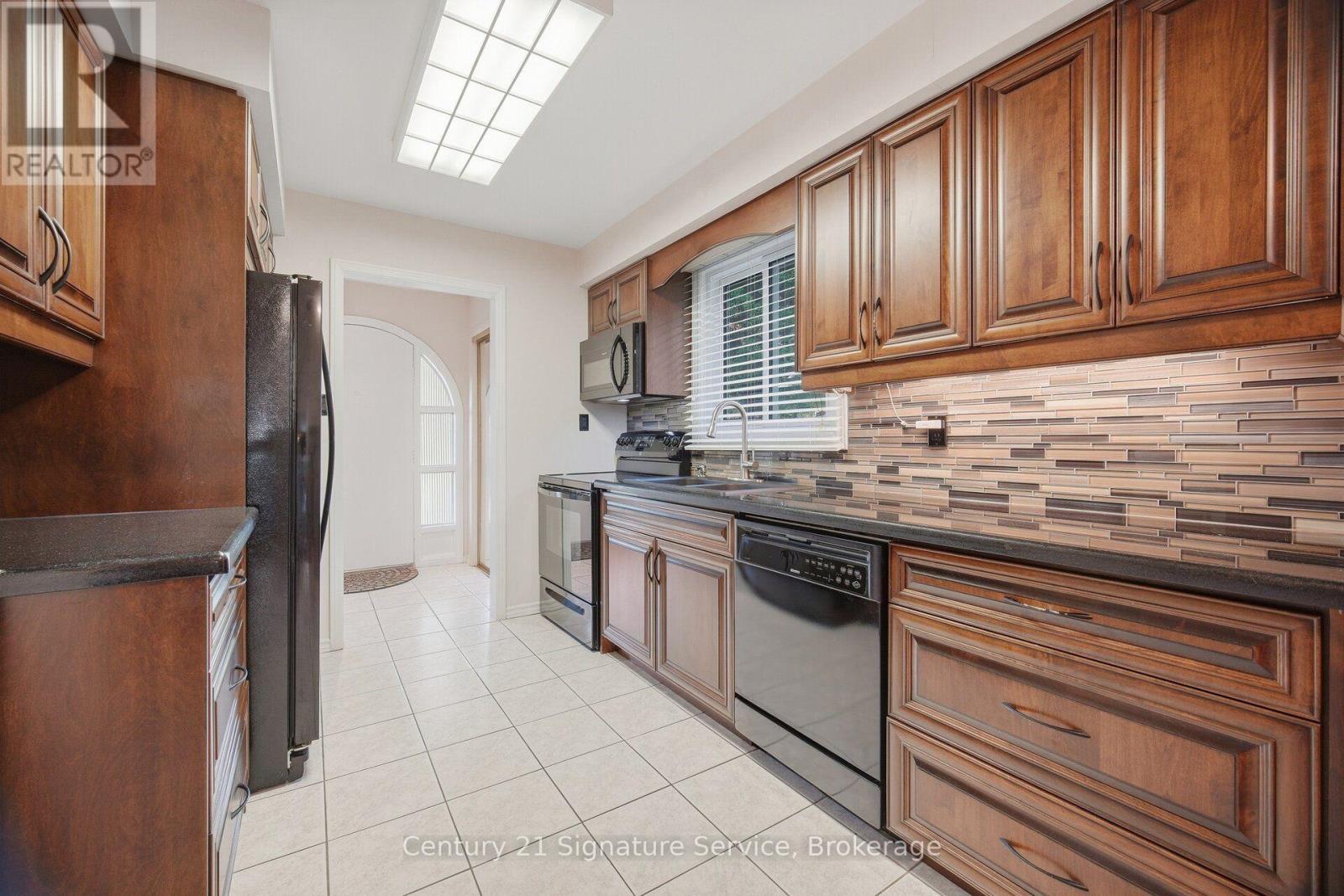 1166 Grand Boulevard, Oakville, ON
