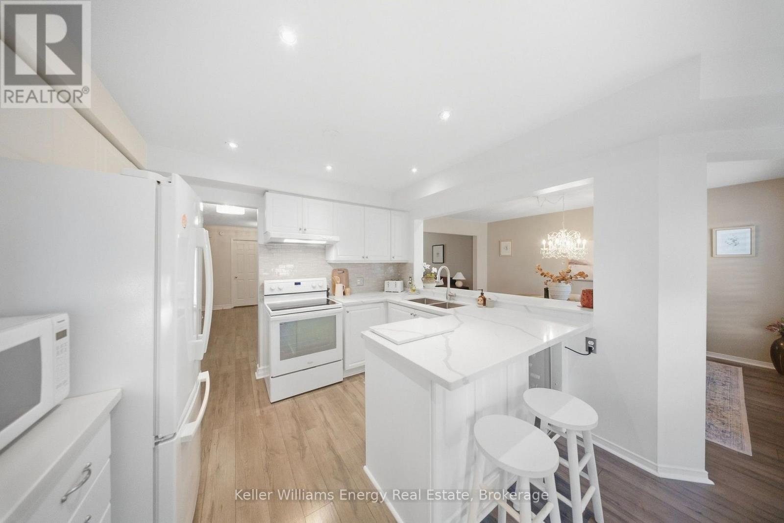 1083 Ridge Valley Drive, Oshawa (Pinecrest), ON