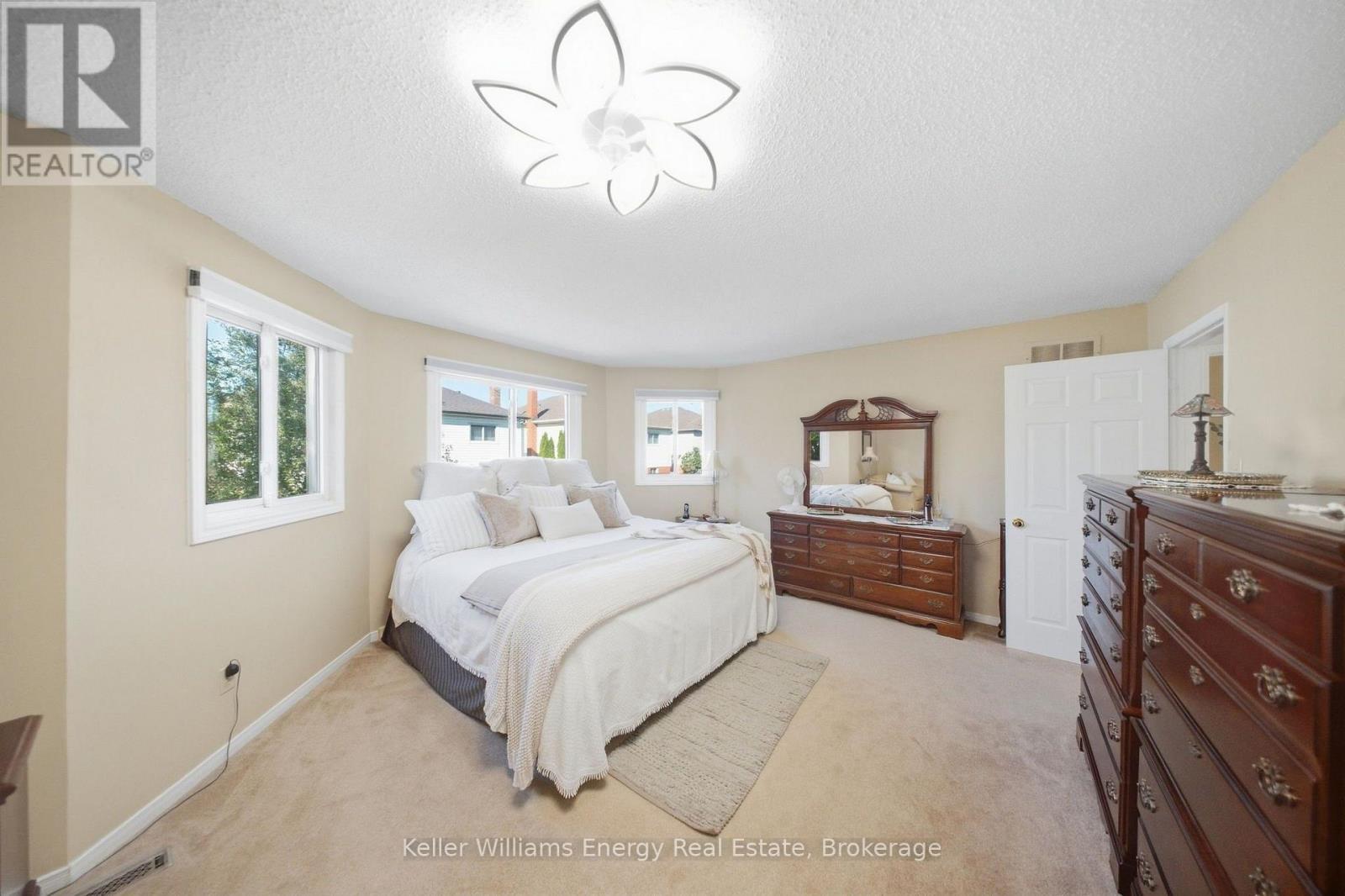 1083 Ridge Valley Drive, Oshawa (Pinecrest), ON