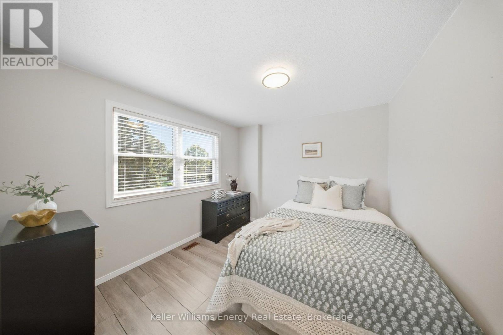 1083 Ridge Valley Drive, Oshawa (Pinecrest), ON