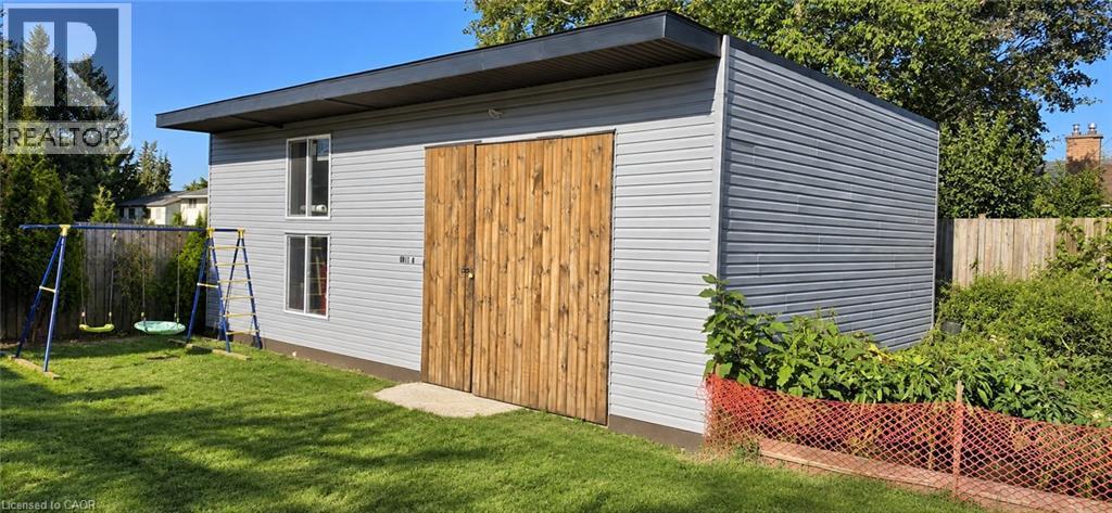 Accessory building - workshop - 107 Elgin Crescent, Waterloo, ON