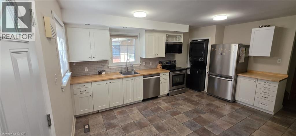 Kitchen (main floor) - 107 Elgin Crescent, Waterloo, ON