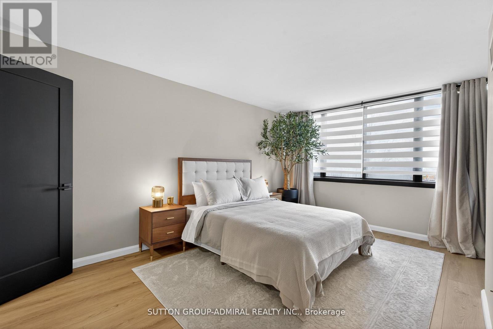 308 - 350 Webb Drive, Mississauga, ON