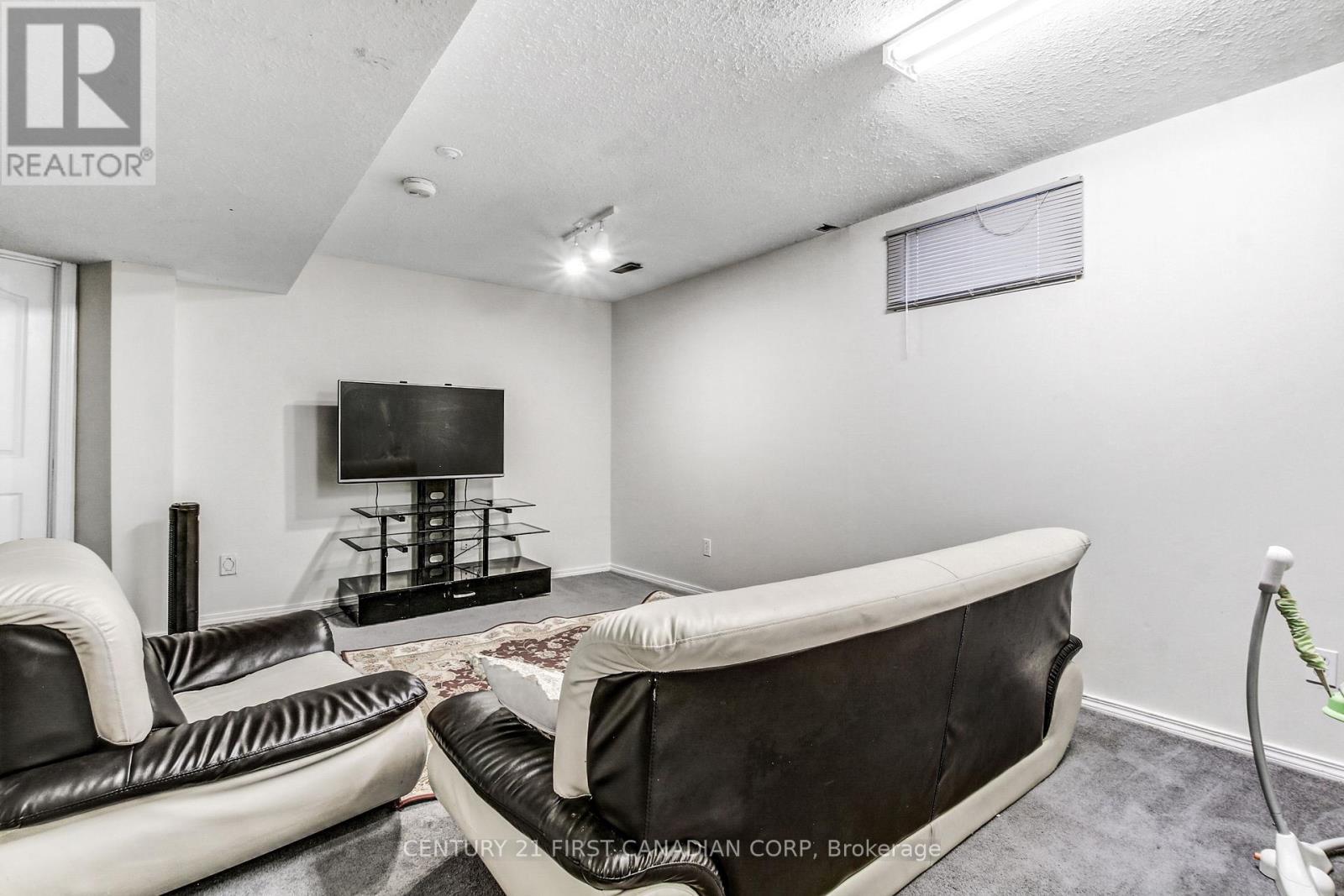 27 Gerald Crescent, London South (South J), ON