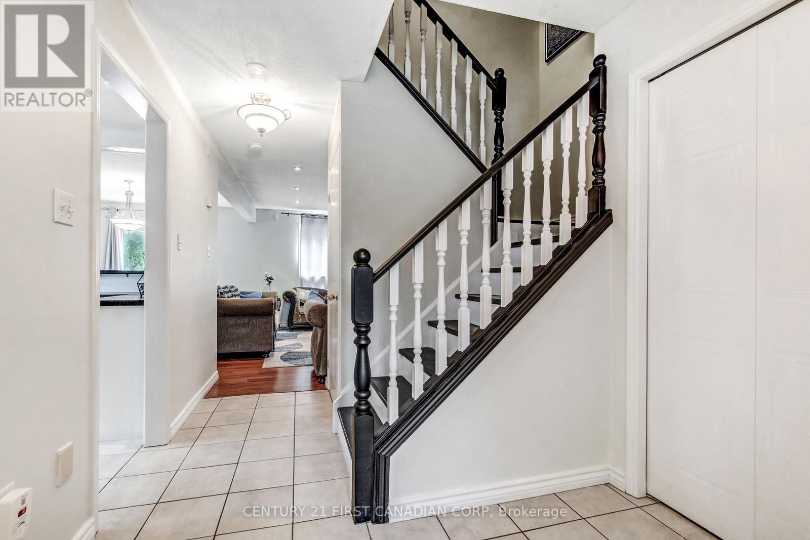 27 Gerald Crescent, London South (South J), ON