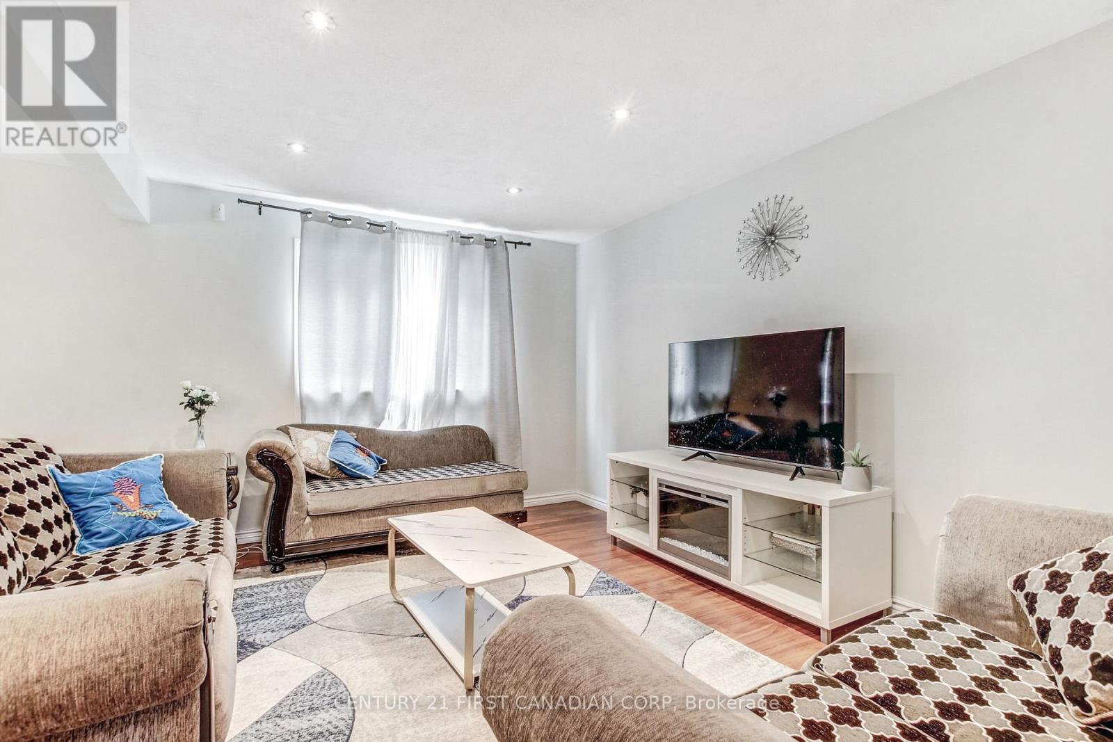 27 Gerald Crescent, London South (South J), ON