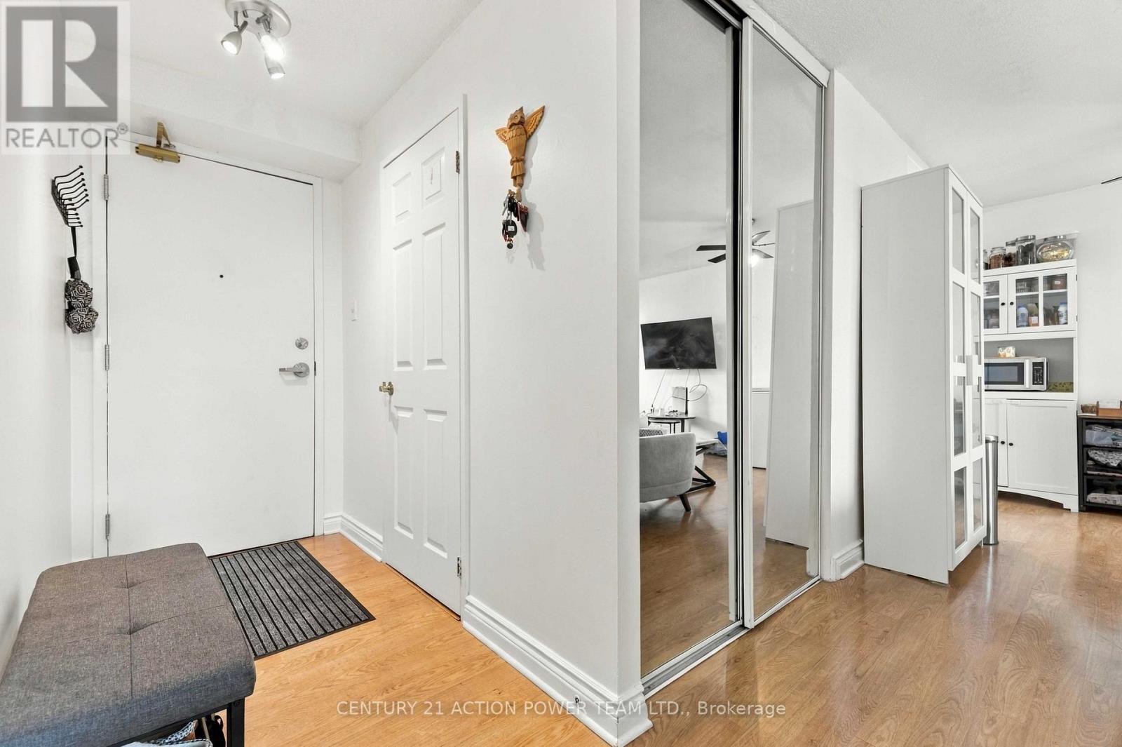 storage convenient to entry - 1010 - 1440 Heron Road, Ottawa, ON