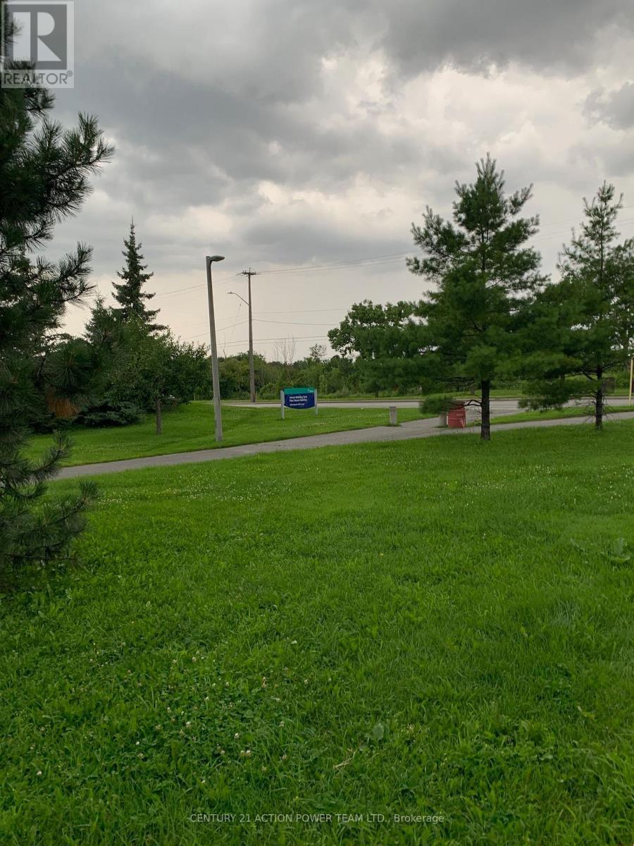 Walk the dog in the neighbouring park - 1010 - 1440 Heron Road, Ottawa, ON