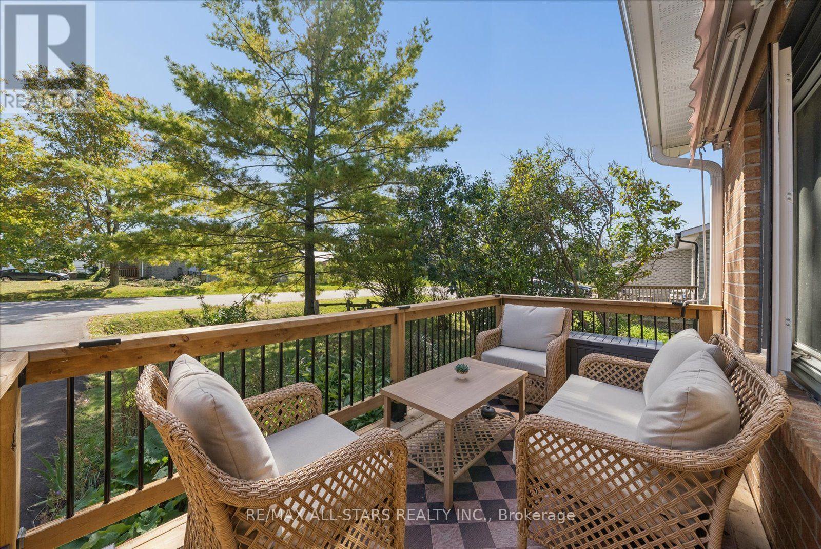 Front Porch & Seating Area W/ Awning - 538 Highland Crescent, Brock, ON