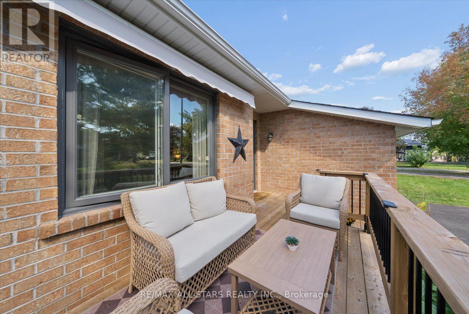Front Porch & Seating Area W/ Awning - 538 Highland Crescent, Brock, ON