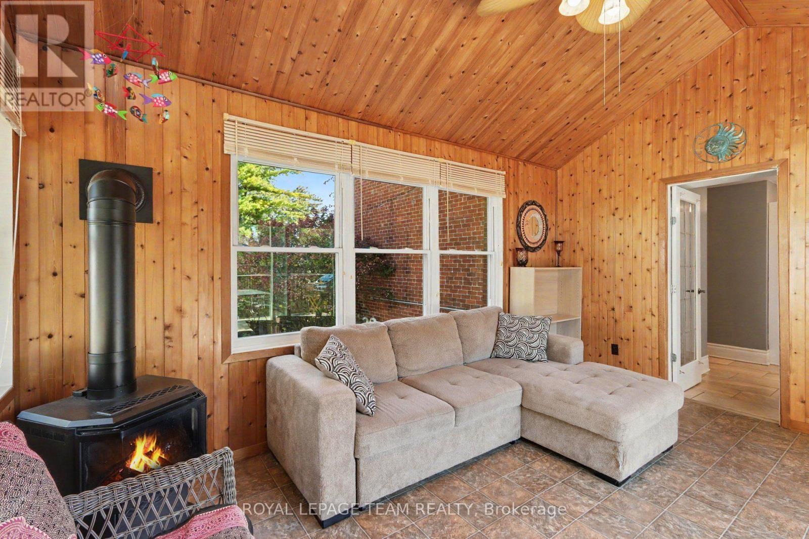 10565 Main Street, North Dundas, ON