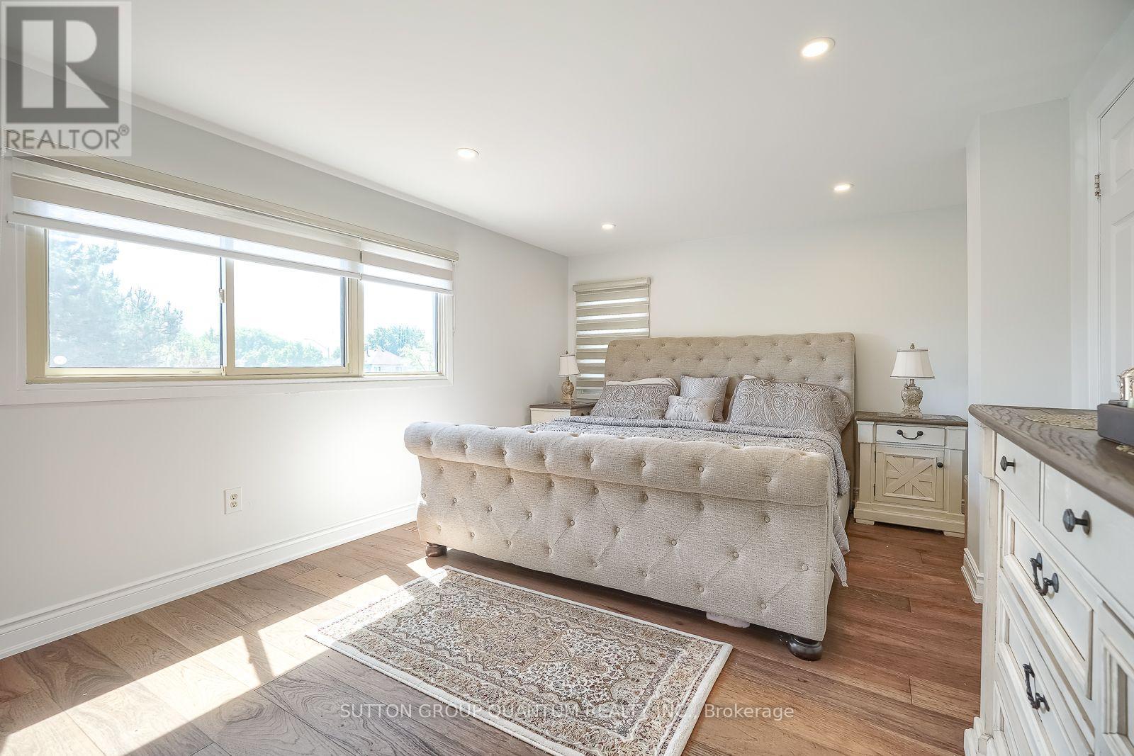 1279 Hedgestone Crescent S, Oakville, ON
