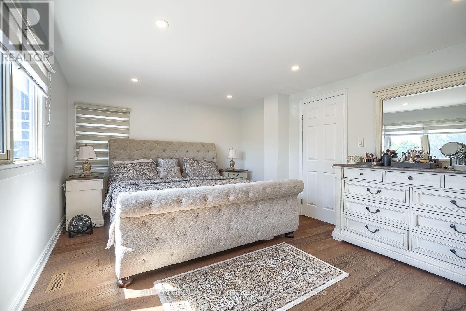 1279 Hedgestone Crescent S, Oakville, ON