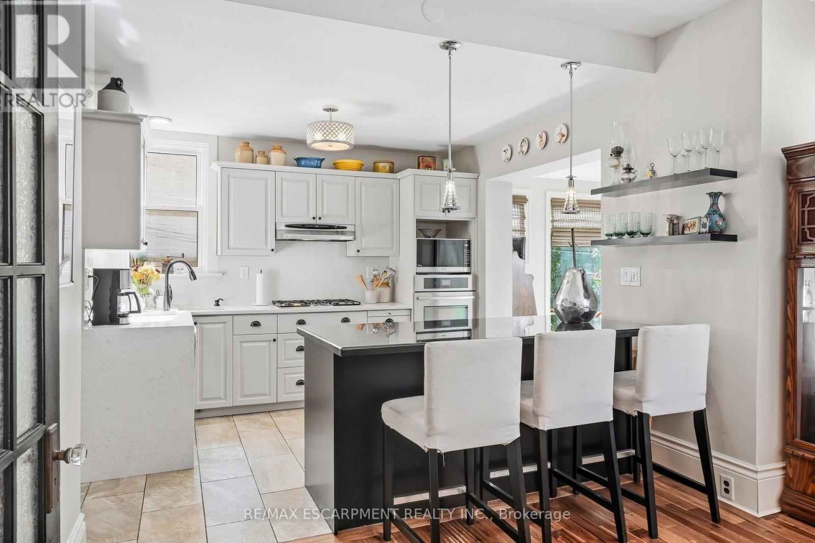228 Sherman Avenue S, Hamilton, ON