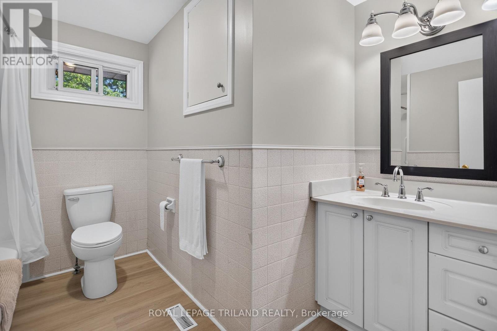 Main Bathroom - 115 Springer Street, Middlesex Centre (Komoka), ON