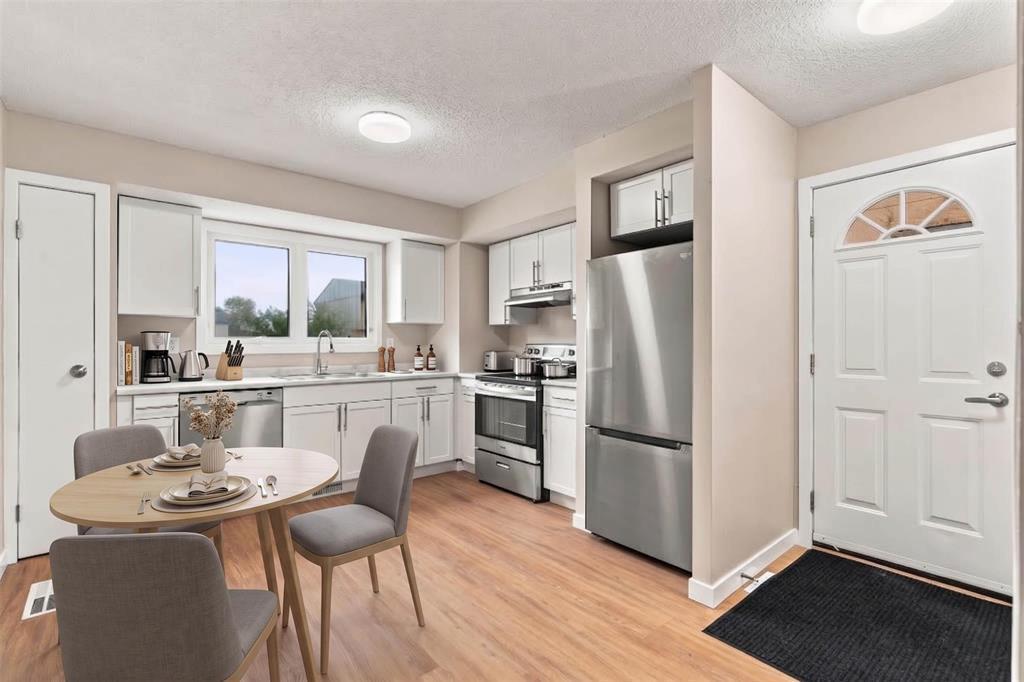 Virtual staging - 110 Westgrove Way, Winnipeg, MB