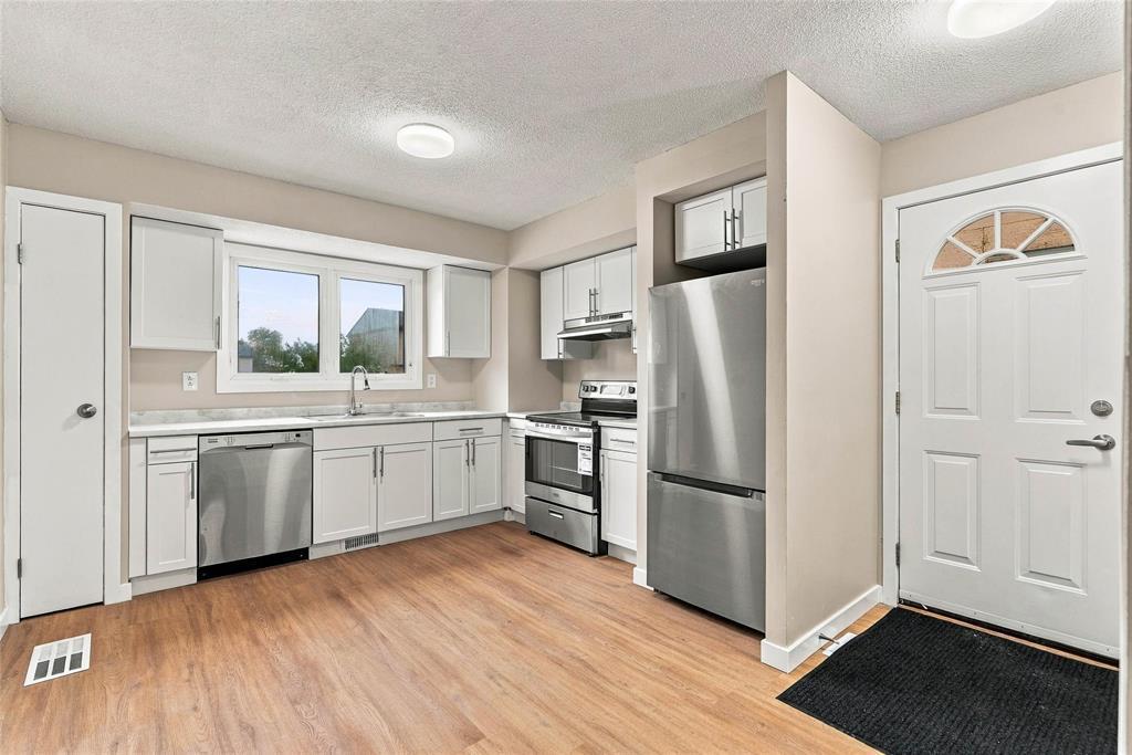 110 Westgrove Way, Winnipeg, MB