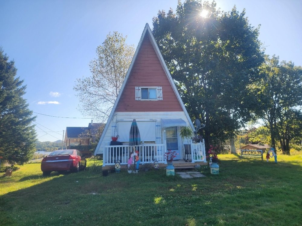 Front of Structure - 24 Rue Henri, Lac-Sainte-Marie, QC