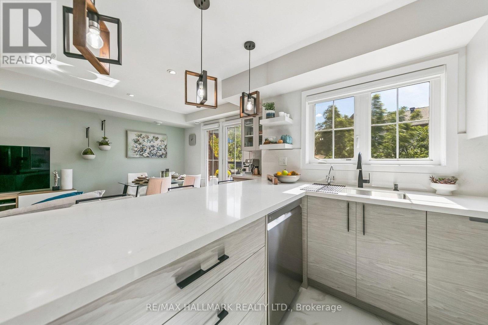 5 - 19 Hays Boulevard, Oakville, ON