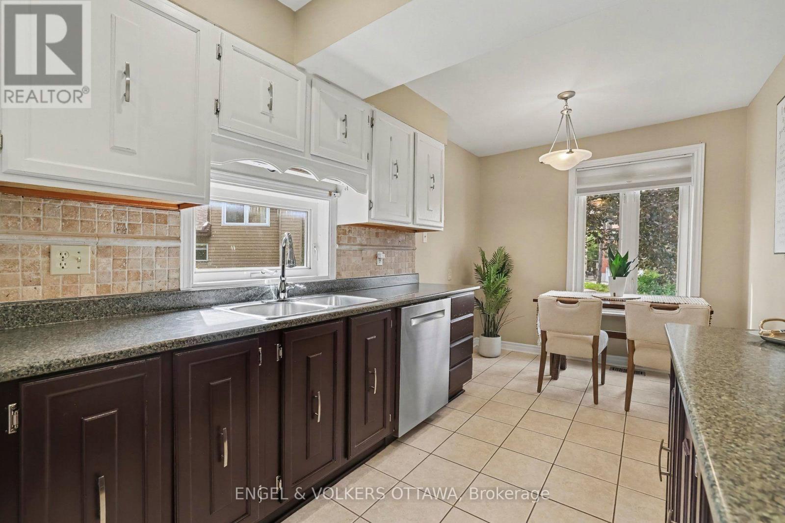 15 Archer Square, Ottawa, ON